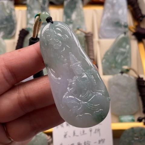 颈饰未镶嵌翡翠玉
