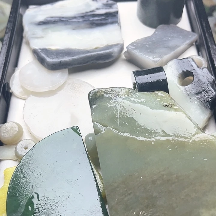 和田玉（糖玉）和田玉边角料9K金镶嵌君*曼