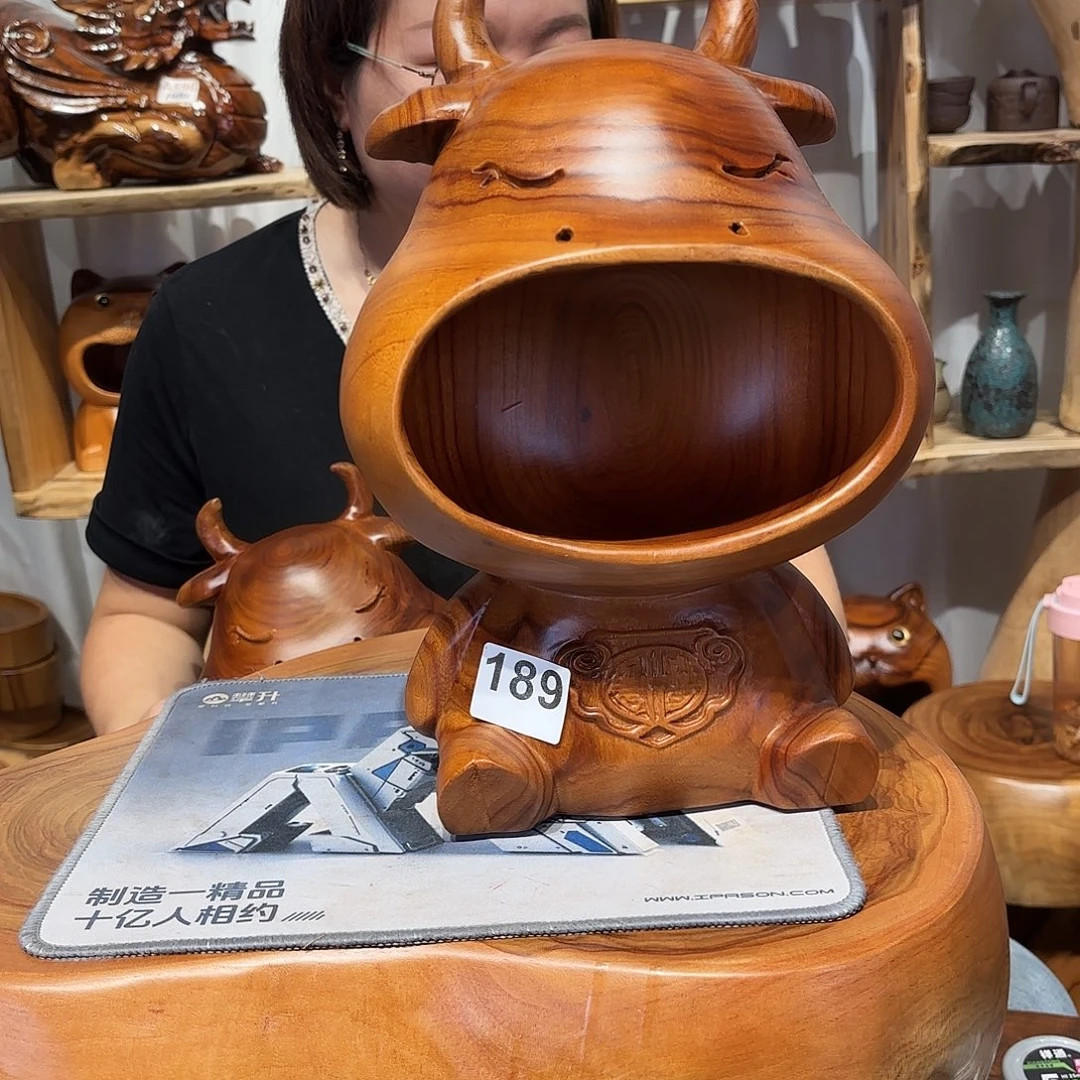 香樟木根雕凳子一物一拍编号189