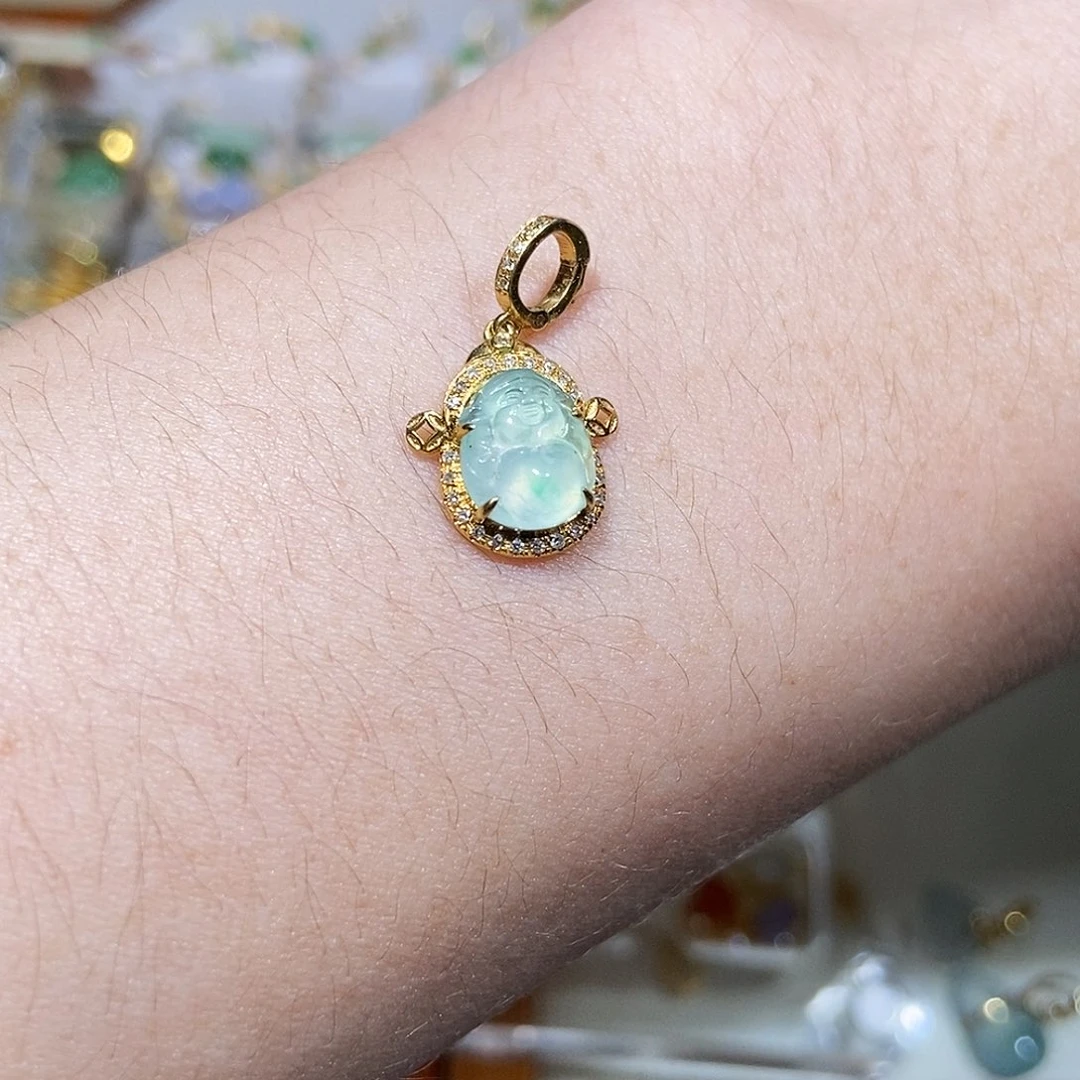 得***地翡翠18K金镶嵌颈饰1111