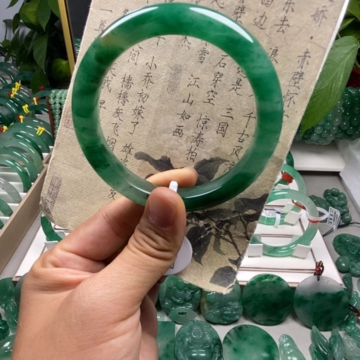未镶嵌手镯石英质玉
