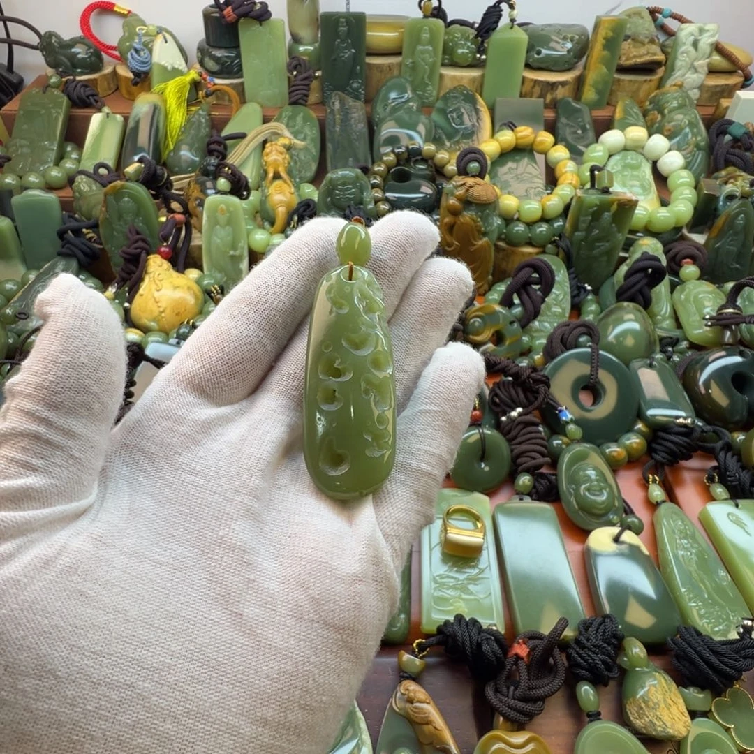 岫岩老玉（透闪石质玉）未镶嵌颈饰