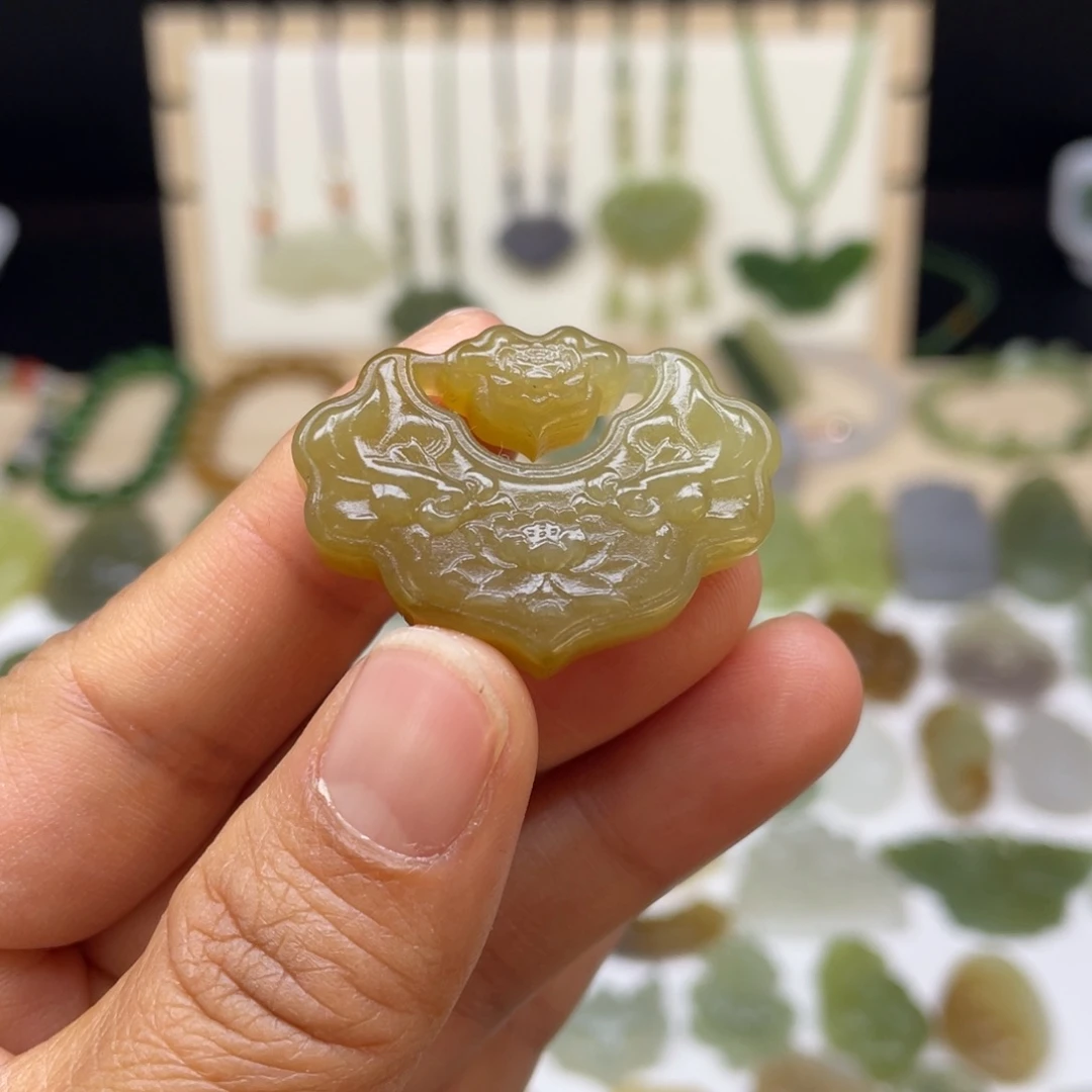 和田玉未镶嵌颈饰