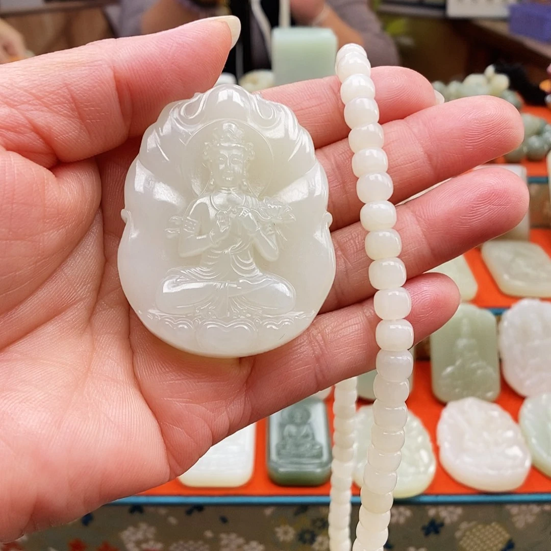 颈饰未镶嵌和田玉大**图