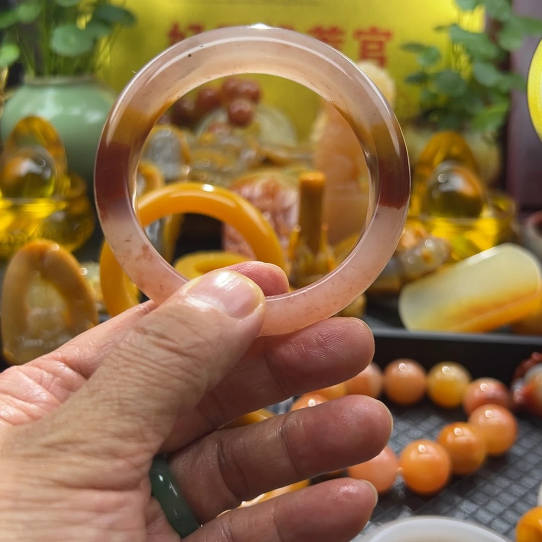 后***后石英质玉未镶嵌颈饰