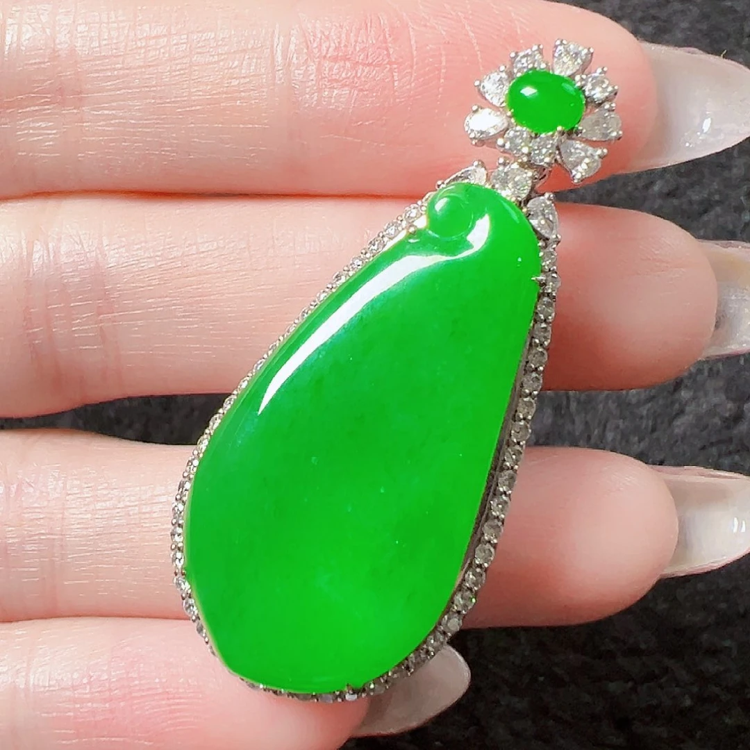 翡翠18K金镶嵌颈饰签收后24小时鉴赏期，过时不退