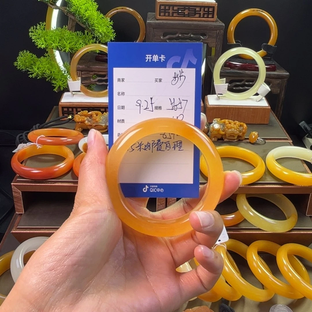 未镶嵌手镯石英质玉步****