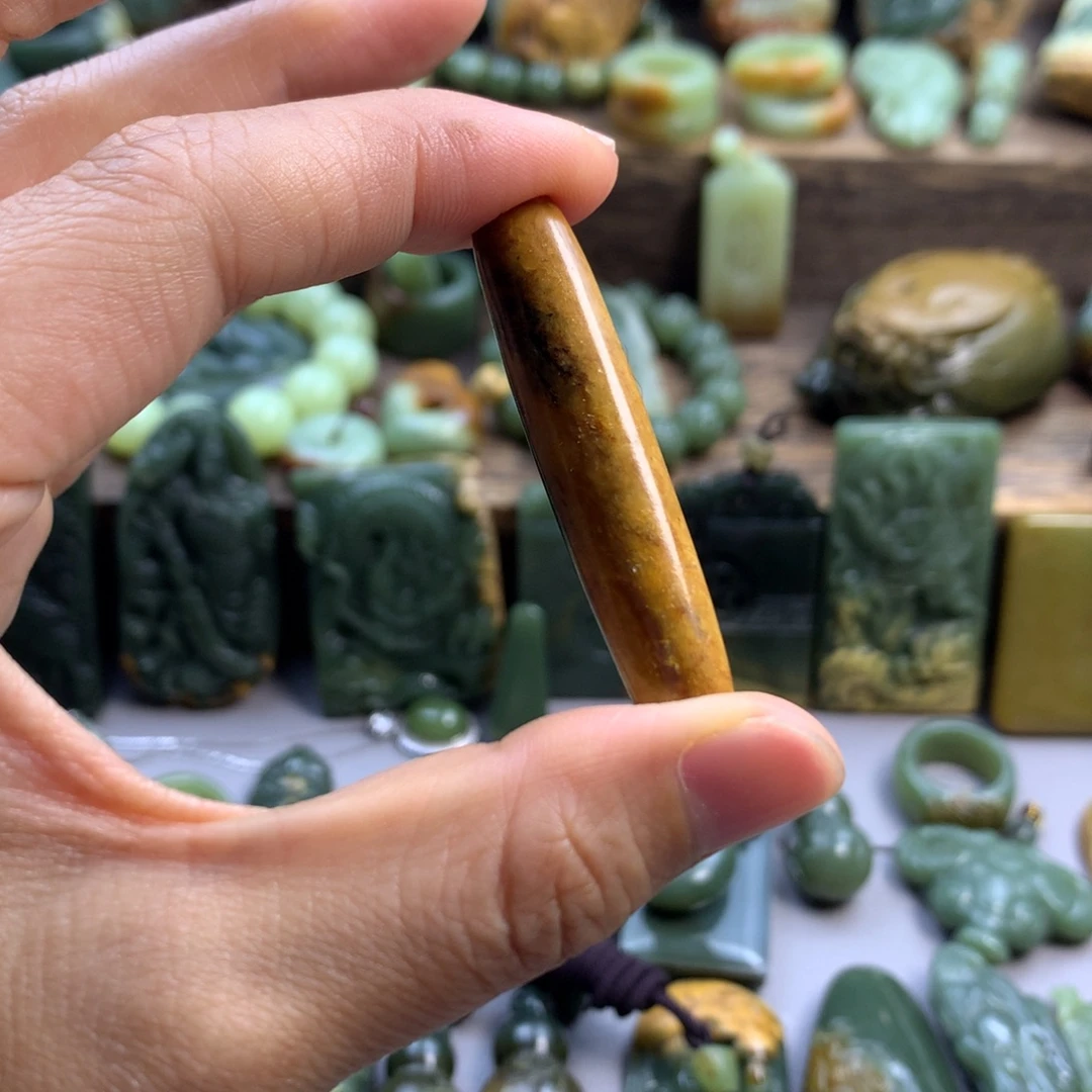 老***董未镶嵌岫岩河磨玉（透闪石质玉）珠宝奇石