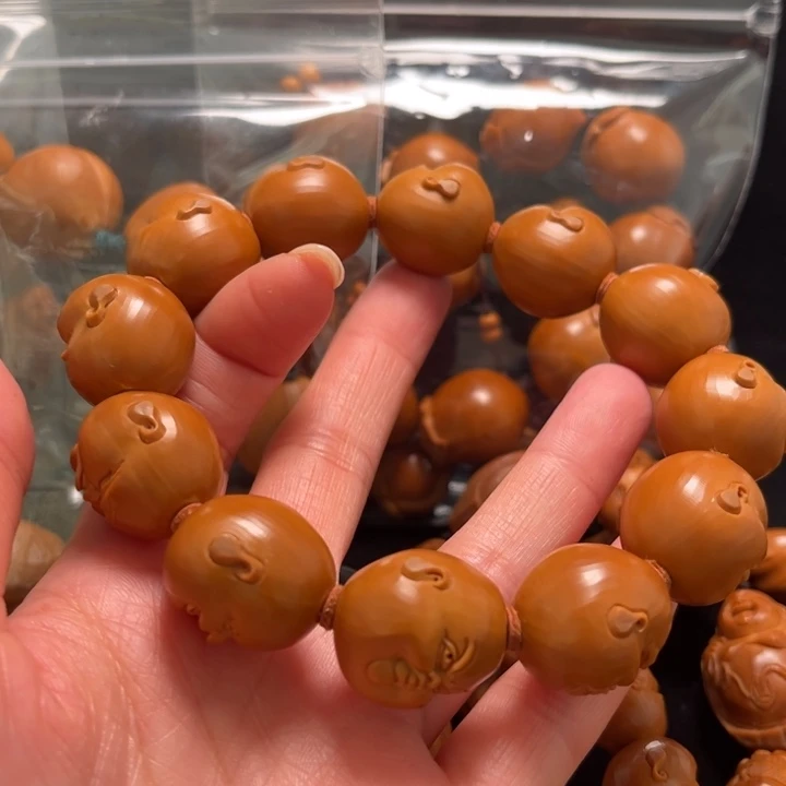 飞***。橄榄核手串百态人生