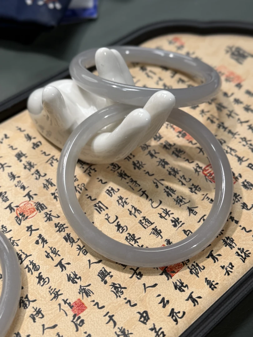 【揽月】天然和田玉烟紫美人镯高冰精美通透多样性发正宗上等玉手镯