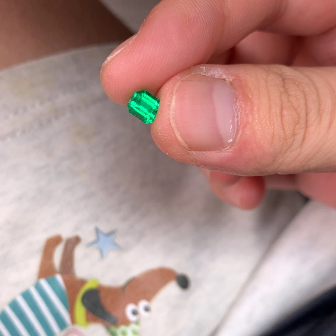 裸石祖母绿裸石68分