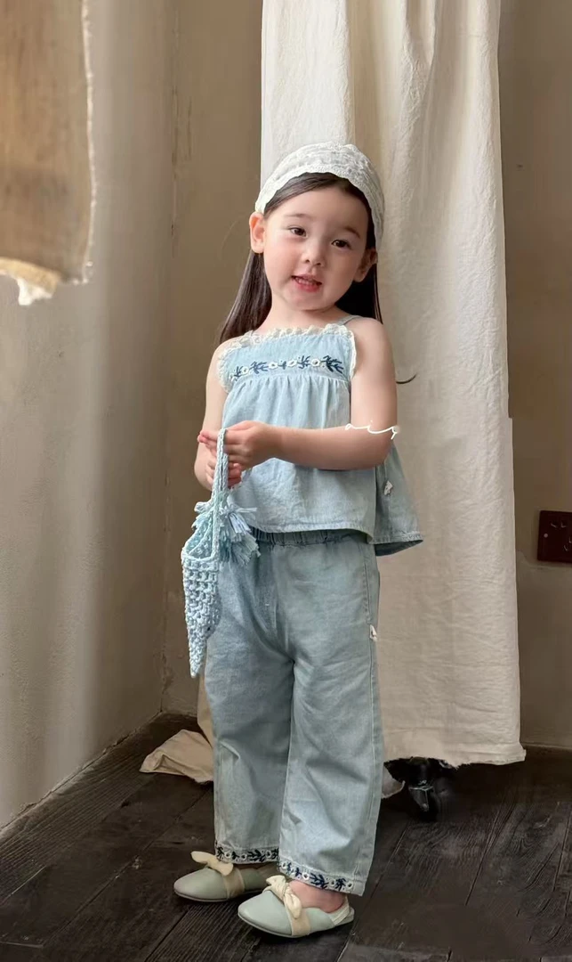 自制蓝色刺绣牛仔套装
