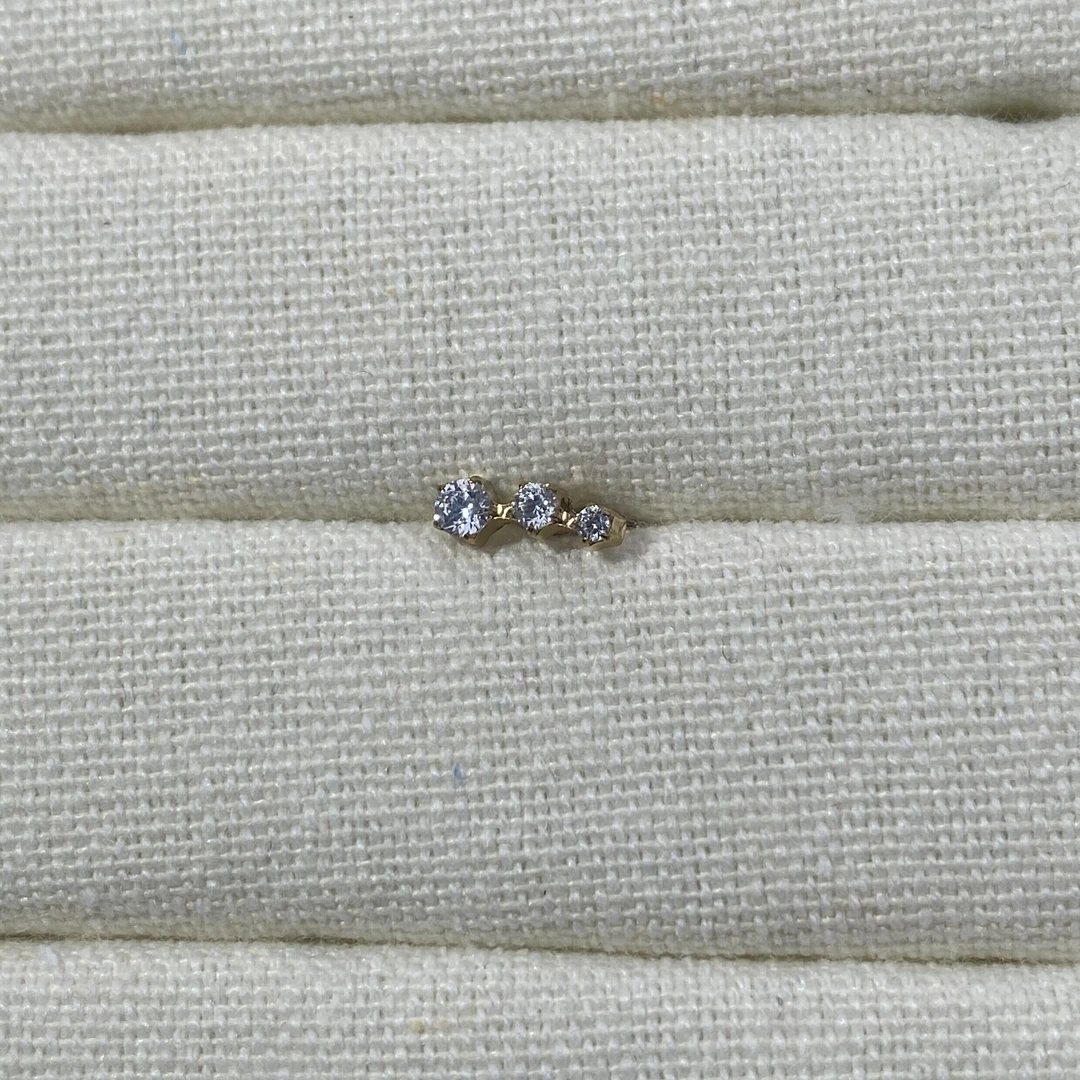 合金锆石耳饰 流星三连锆石钛合金耳钉（单头不含杆）