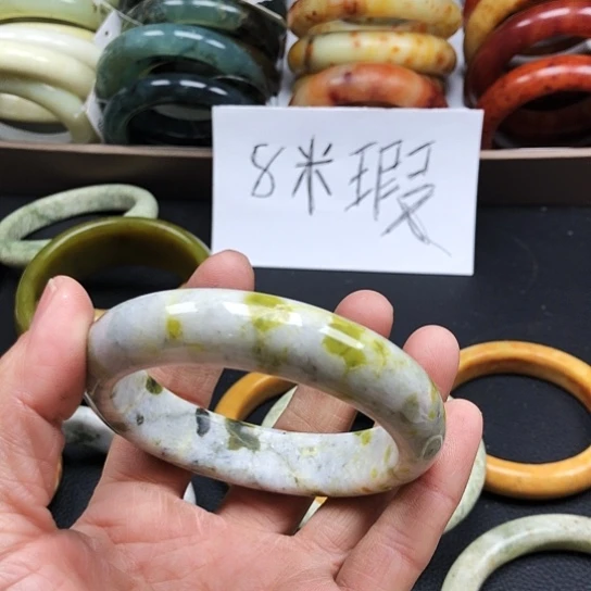 蛇纹石玉手镯未镶嵌小*女