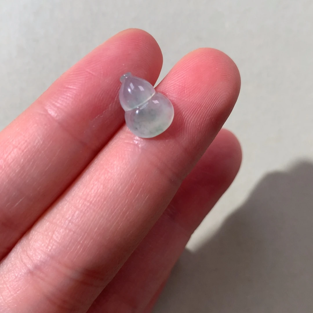 翡翠未镶嵌颈饰葫芦