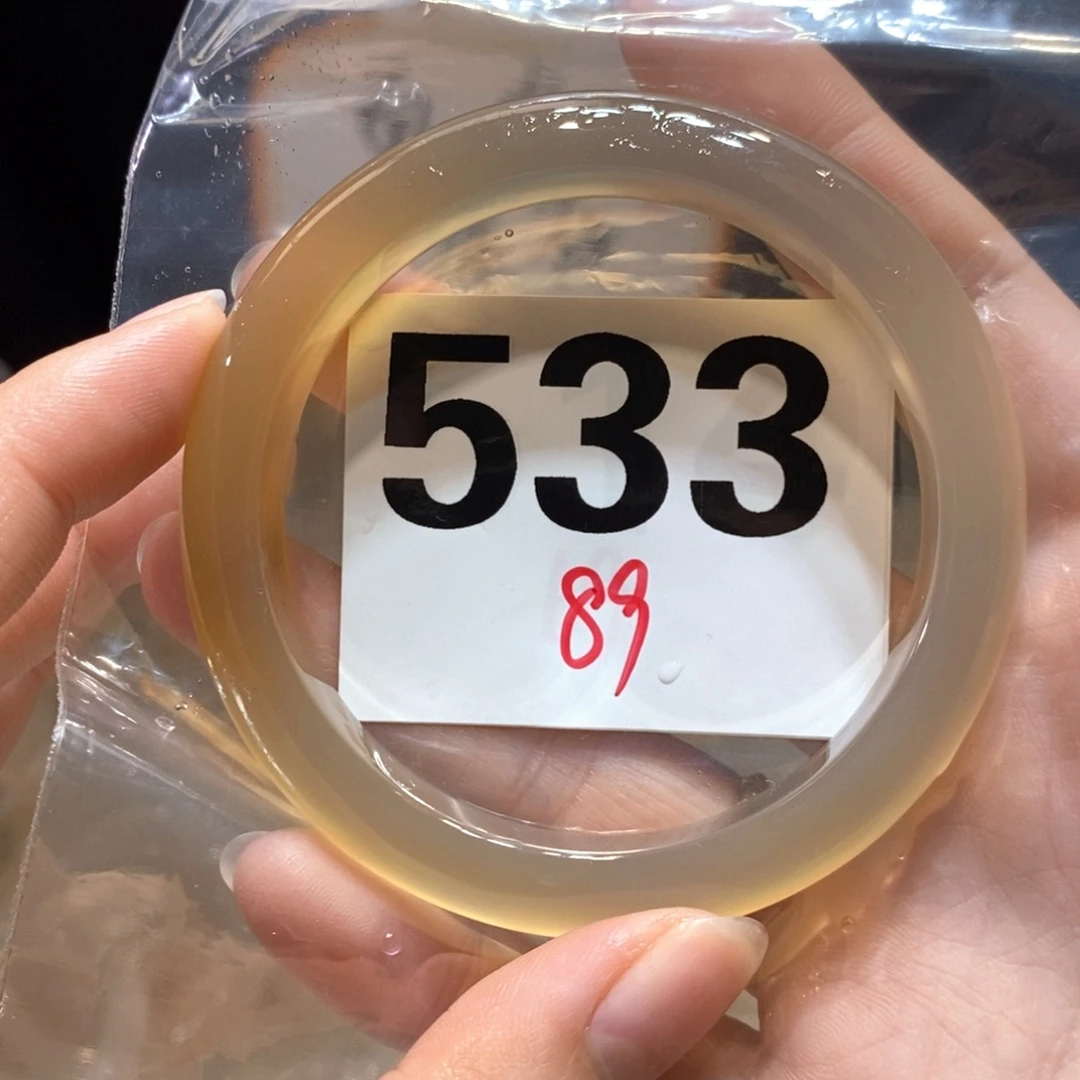 梓***淇玛瑙/玉髓未镶嵌手镯