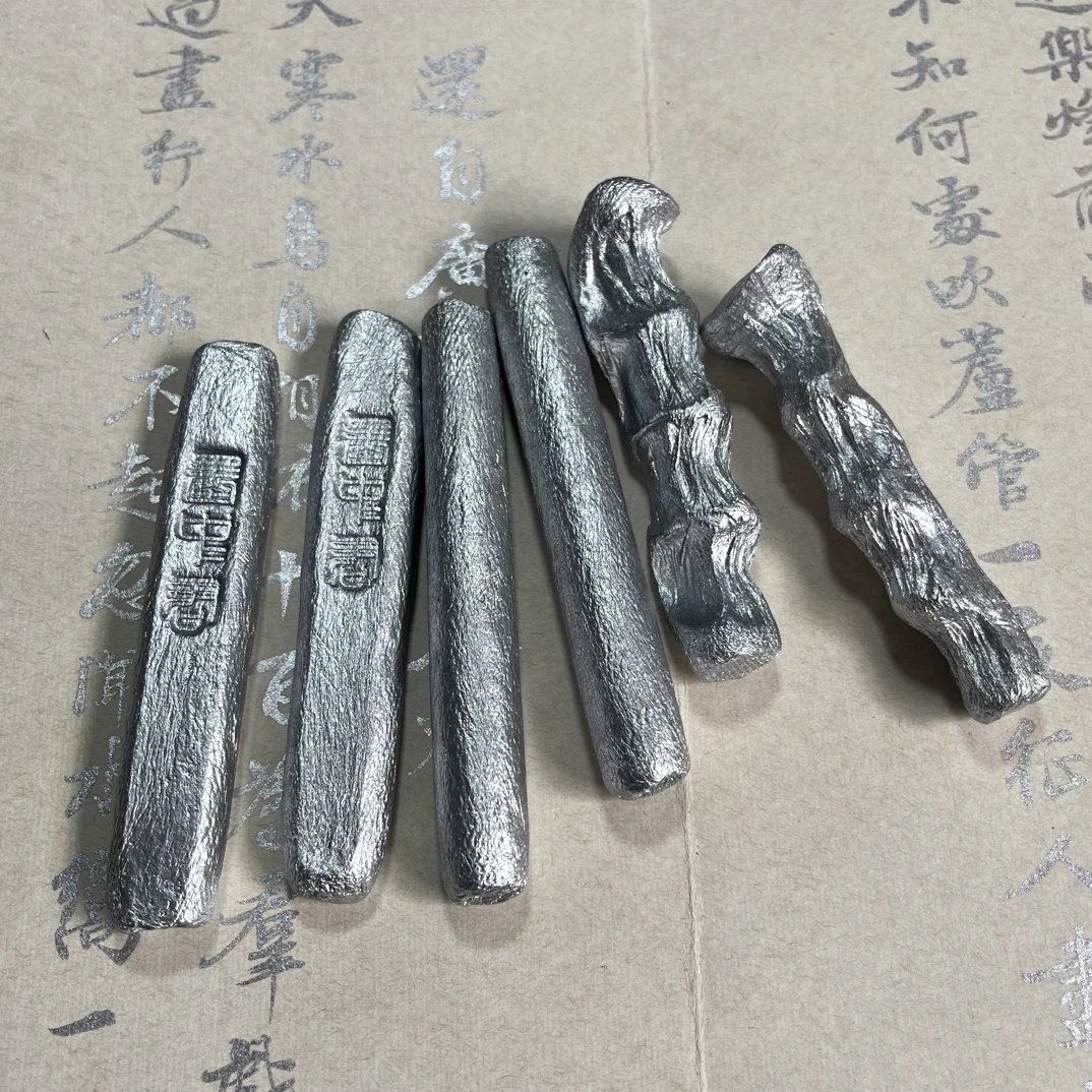 银墨，墨锭。动物胶墨条，书写丝滑闪亮，24克一根，款式自己备注。