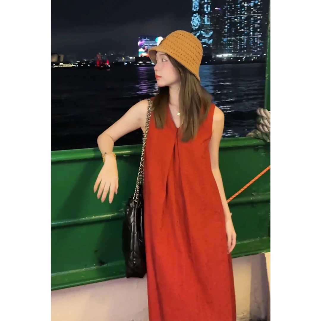 陳文文微夏季新款极简风时尚无袖v领气质连衣裙红裙女宽松长裙子