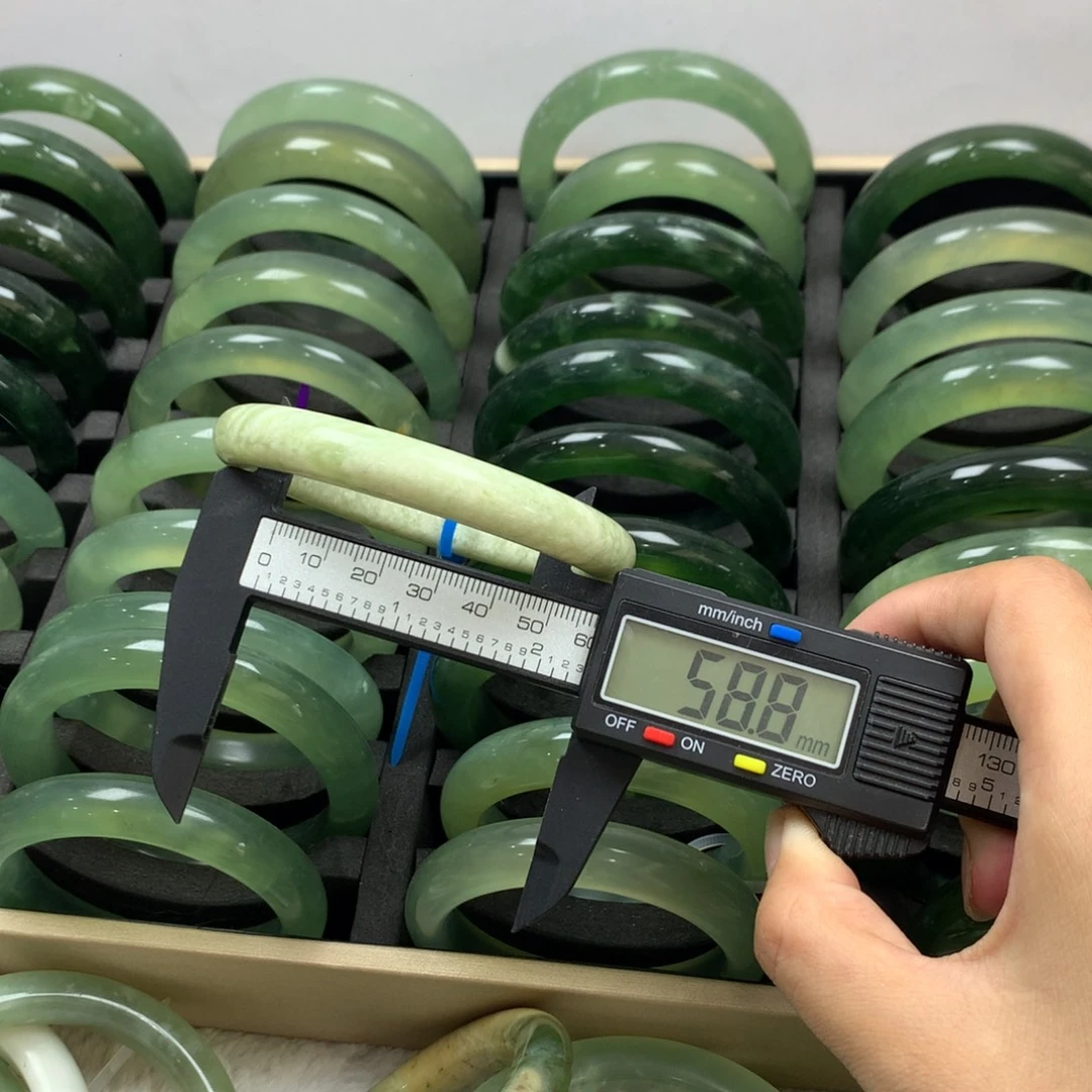 蛇纹石玉未镶嵌手镯30