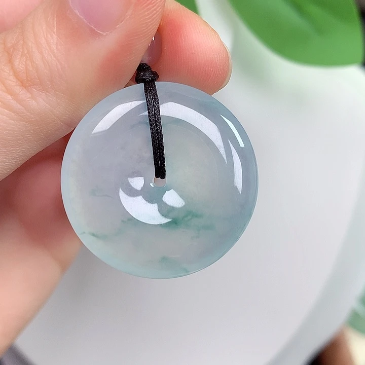 翡翠未镶嵌颈饰平安扣