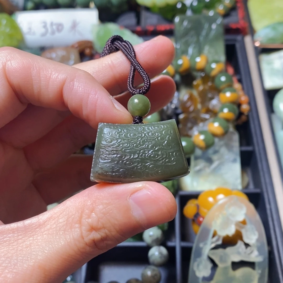 岫岩老玉（透闪石质玉）未镶嵌颈饰