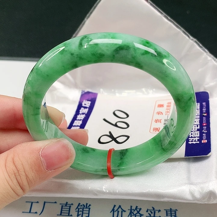 翡翠手镯未镶嵌翡翠