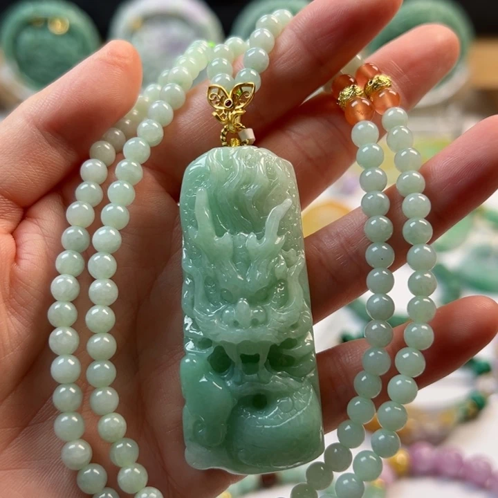 颈饰未镶嵌翡翠吊坠