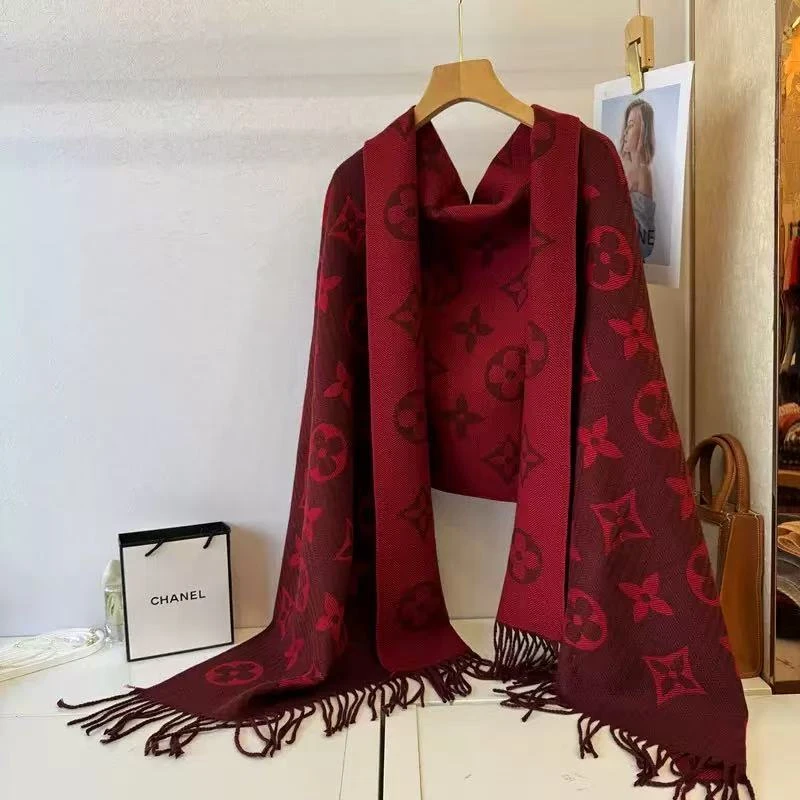 糖糖严选2025仿羊绒秋冬新款高级感老花女士披肩