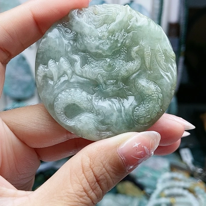 颈饰足铂镶嵌翡翠翡翠