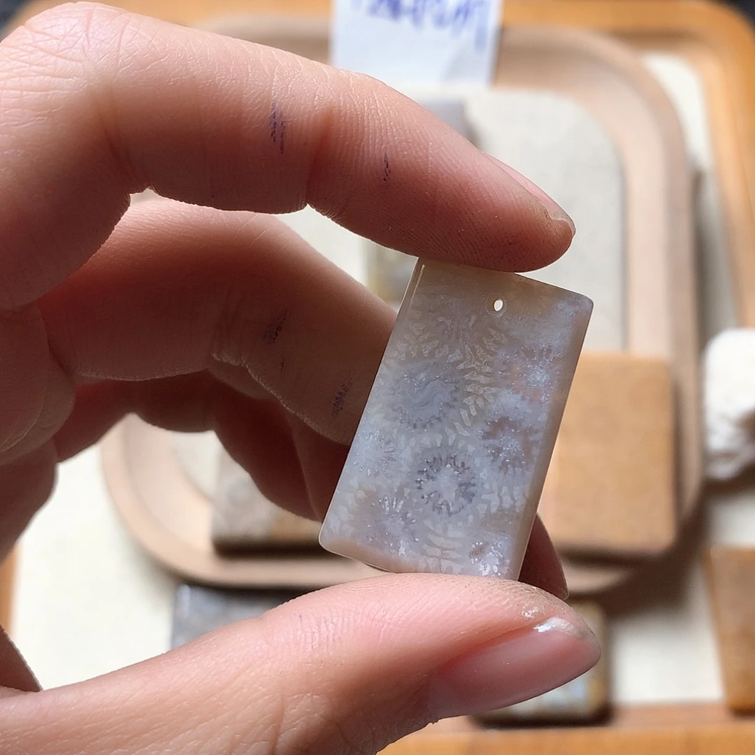 石英质玉颈饰未镶嵌阳****
