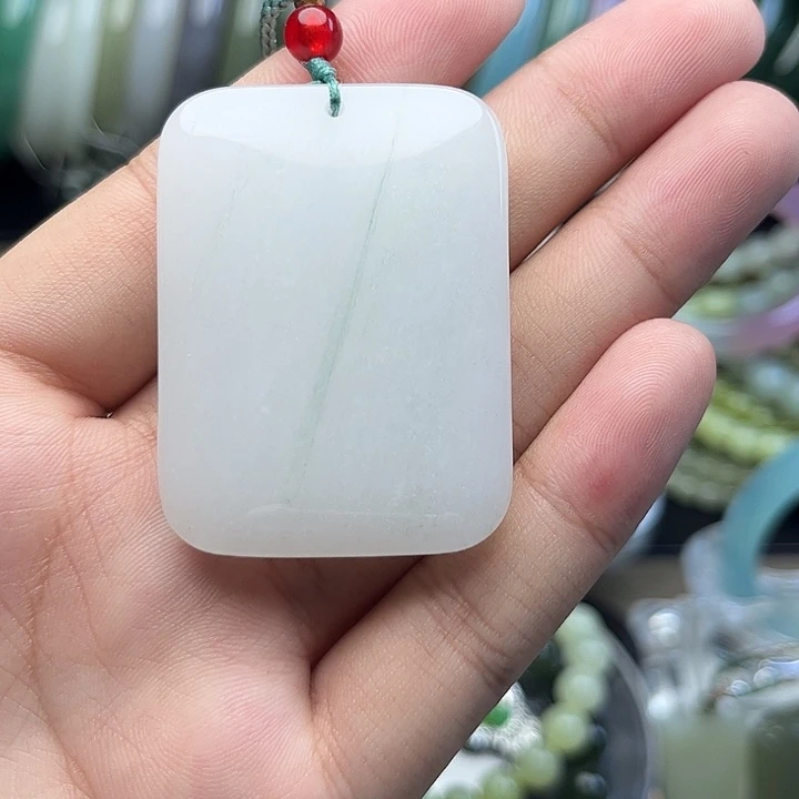 颈饰未镶嵌石英质玉