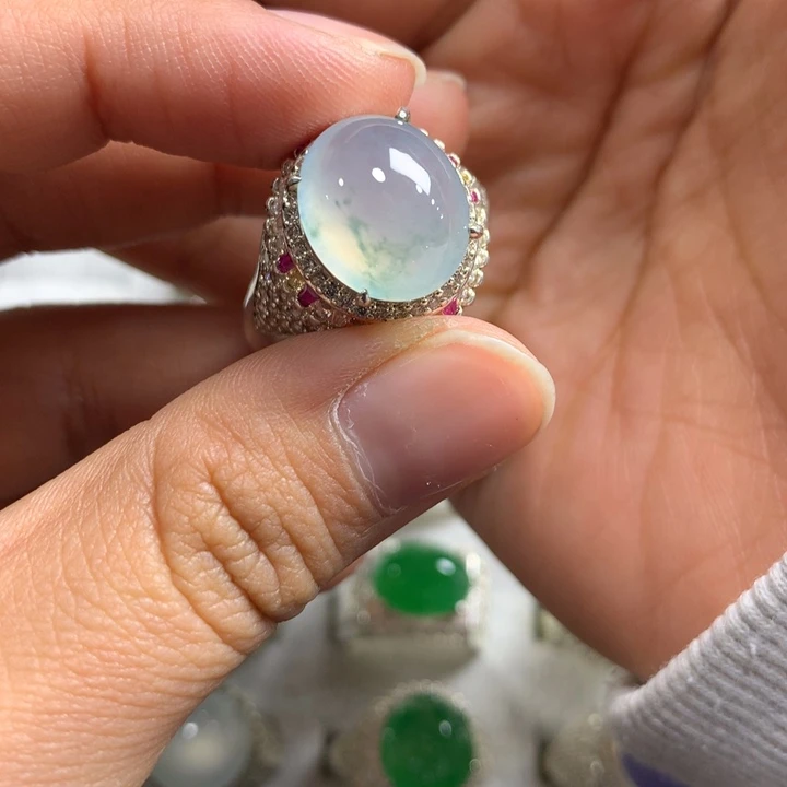 翡翠未镶嵌戒指铜托，卖裸石，需要二次镶嵌