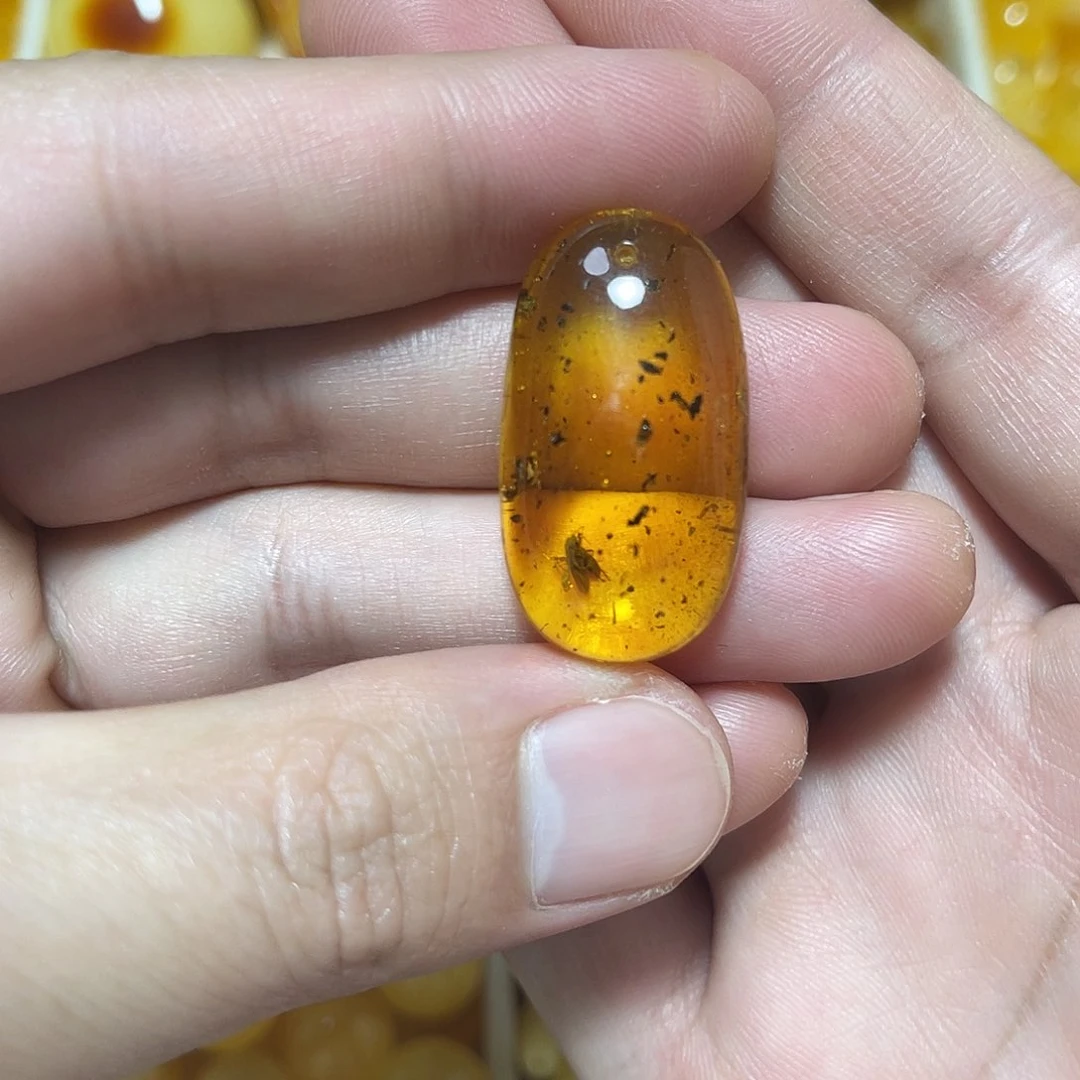 裸石琥珀未镶嵌成品