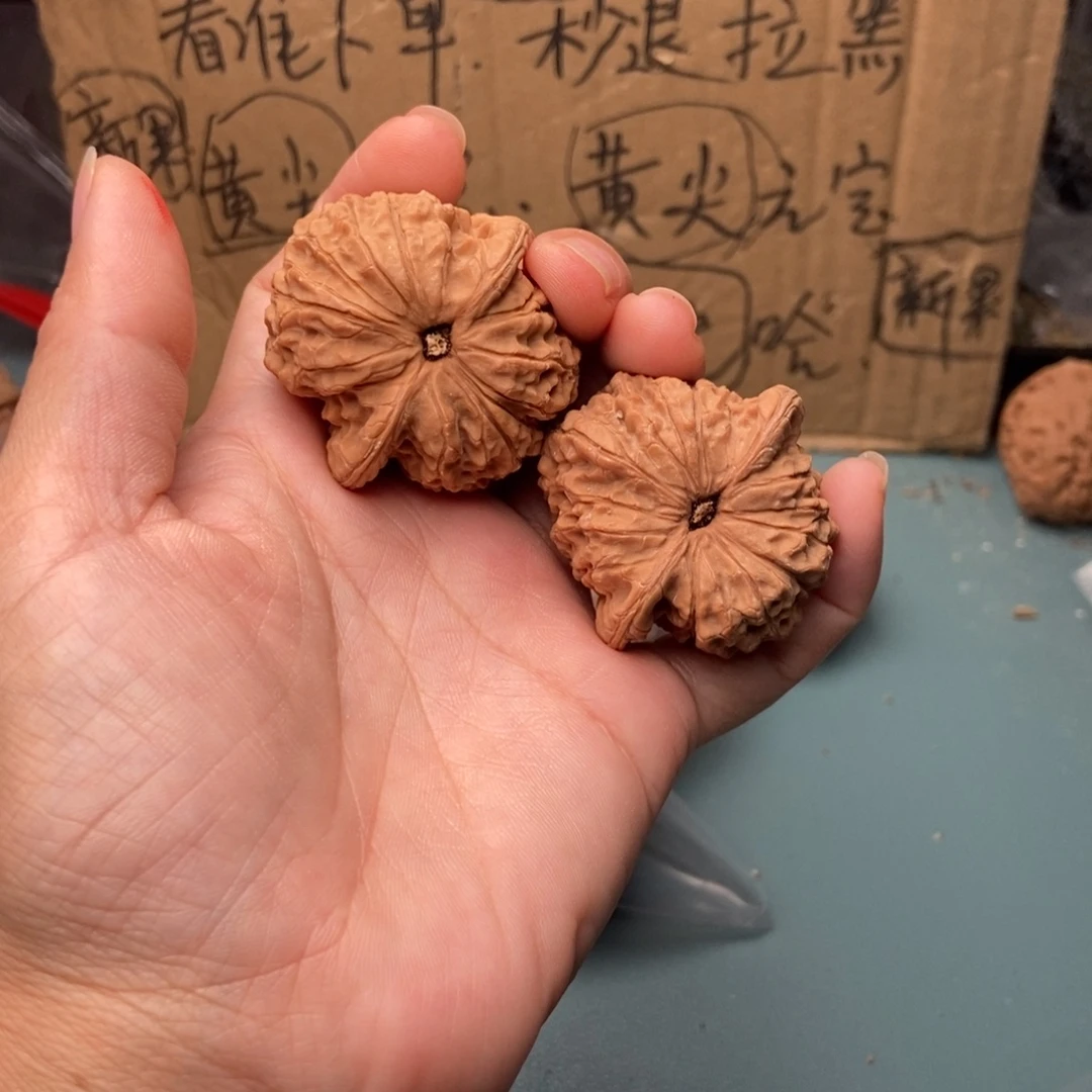 路***甲吊坠文玩核桃血麒麟84