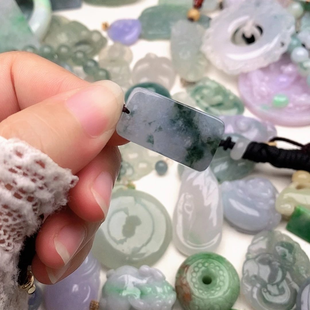 翡翠未镶嵌颈饰无事牌