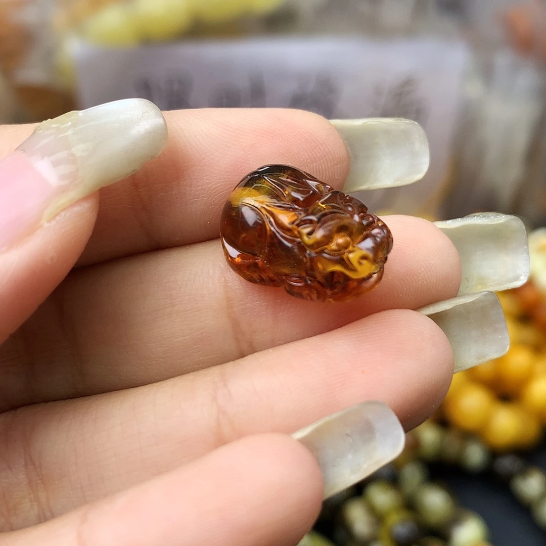 未镶嵌琥珀珠宝奇石