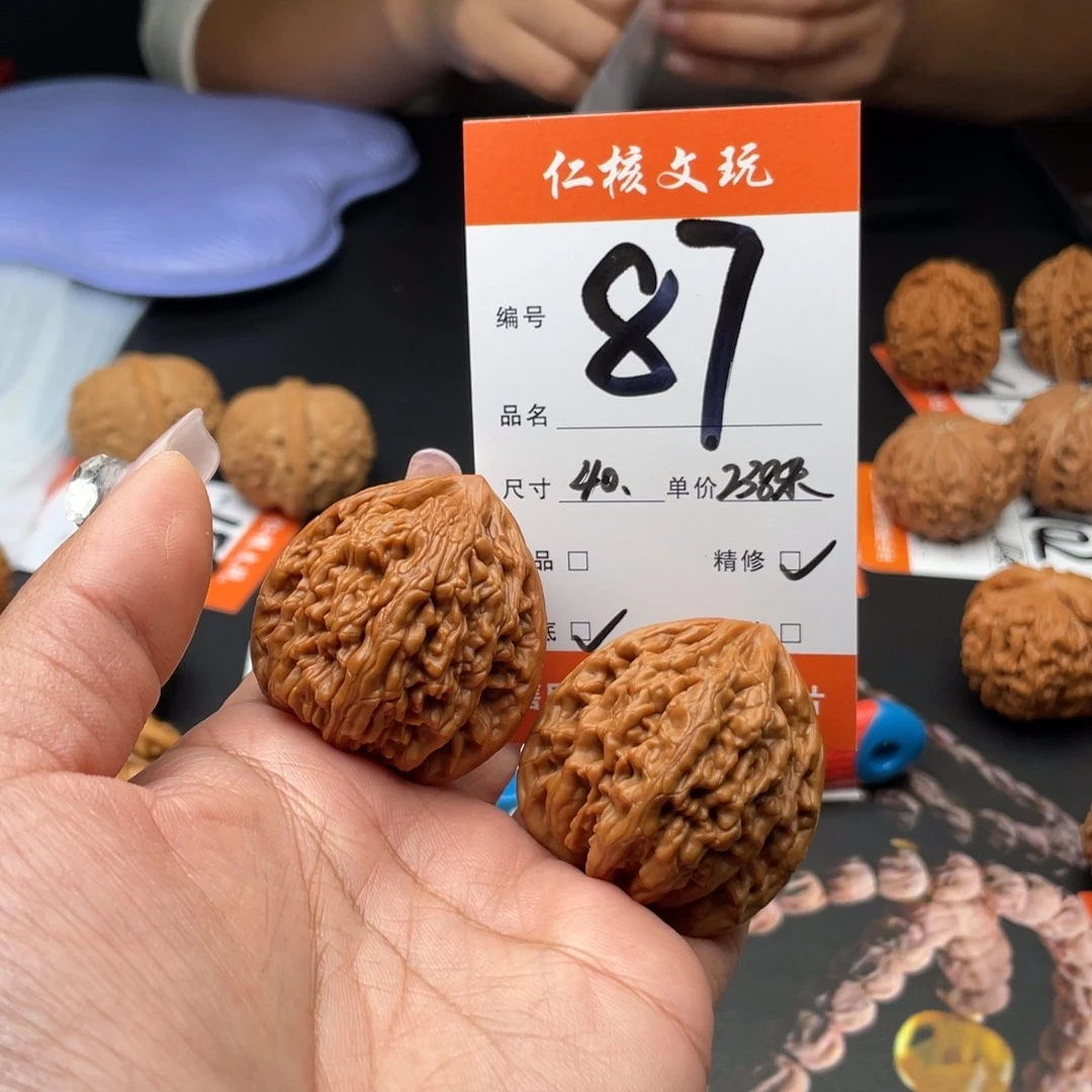 o***n吊坠文玩核桃40尺寸虎头王