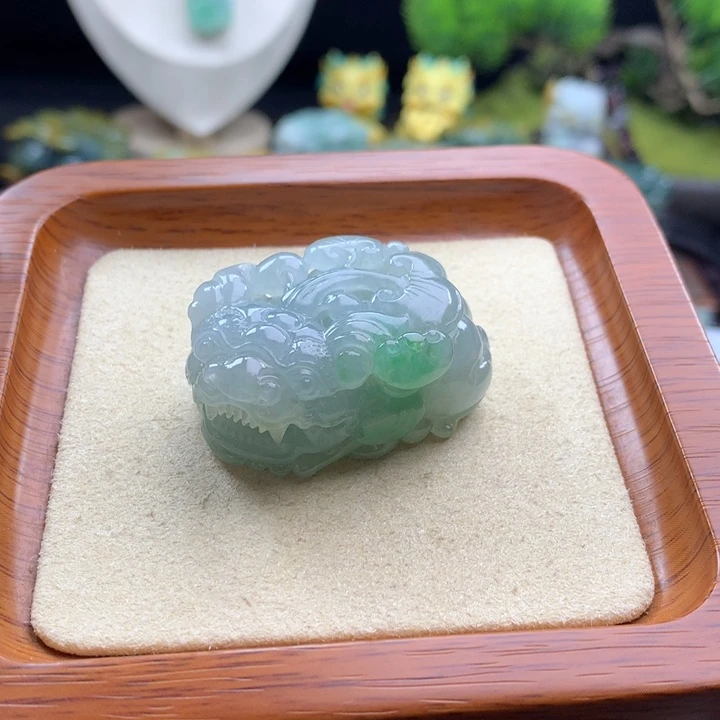 翡翠未镶嵌颈饰貔貅51