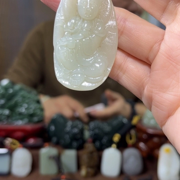 幸***草和田玉未镶嵌颈饰