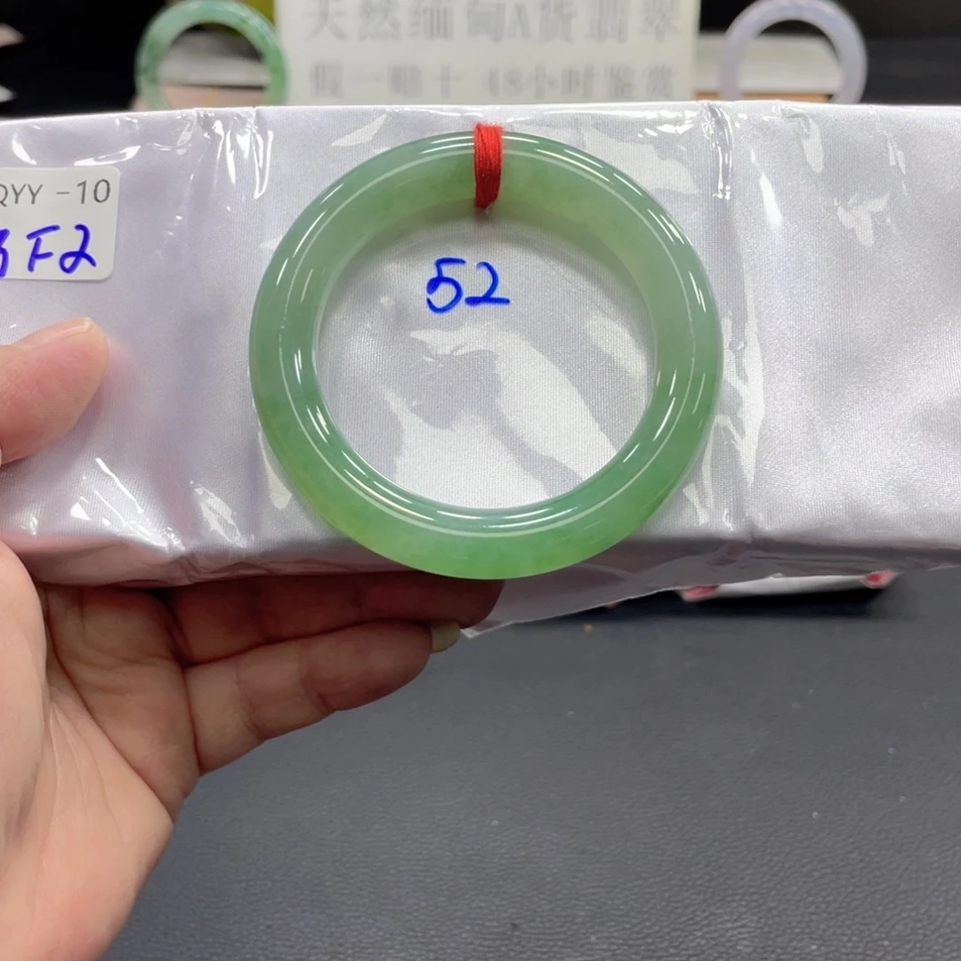 翡翠手镯（圆镯）未镶嵌52圈口