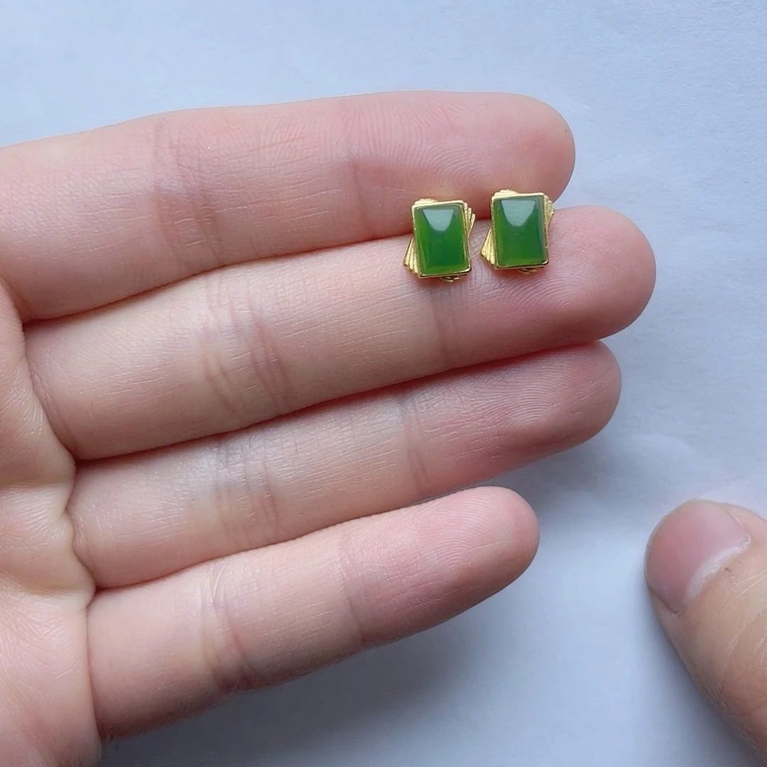 和田玉耳钉。k k 银S925镶嵌