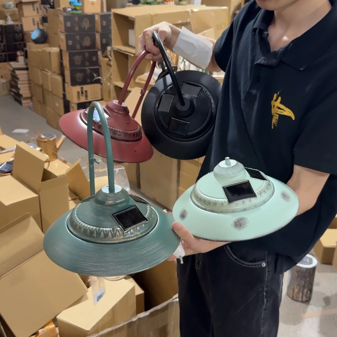 摆件随机发颜色太阳能人体感应壁灯