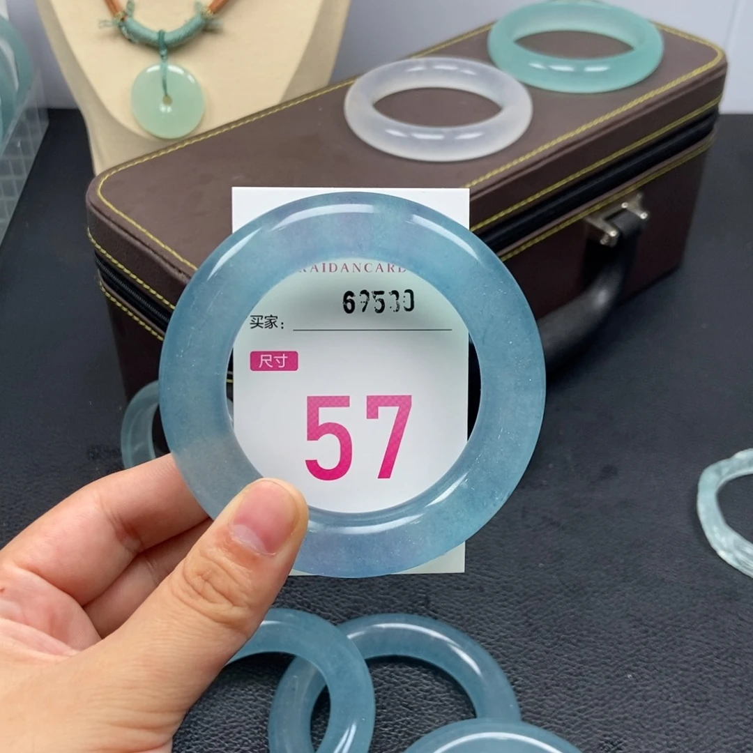 未镶嵌手镯石英质玉￴****￴