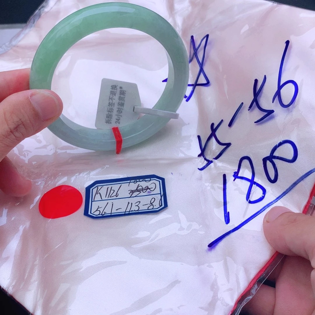 翡翠手镯未镶嵌翡翠