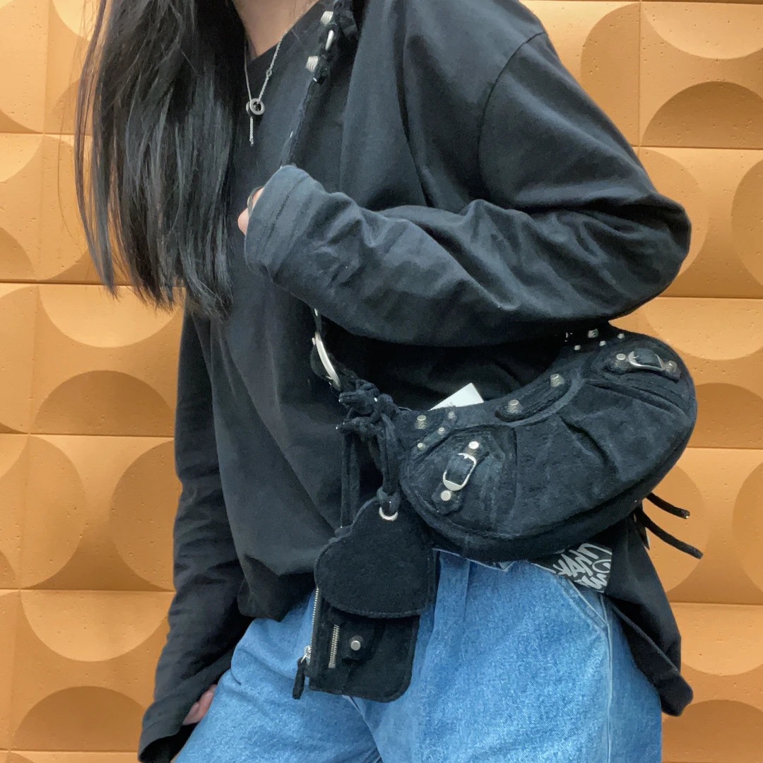 95新 Balenciaga/巴黎世家 【胖】 62PP09 黑色绒面单肩包