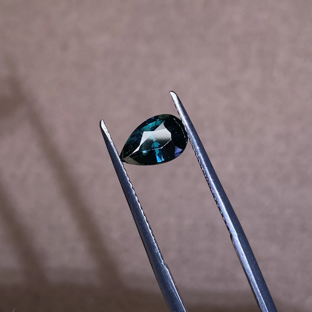 23J063 无烧蓝绿色蓝宝石 1.61克拉