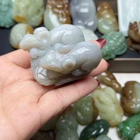 和田玉颈饰未镶嵌龍**人