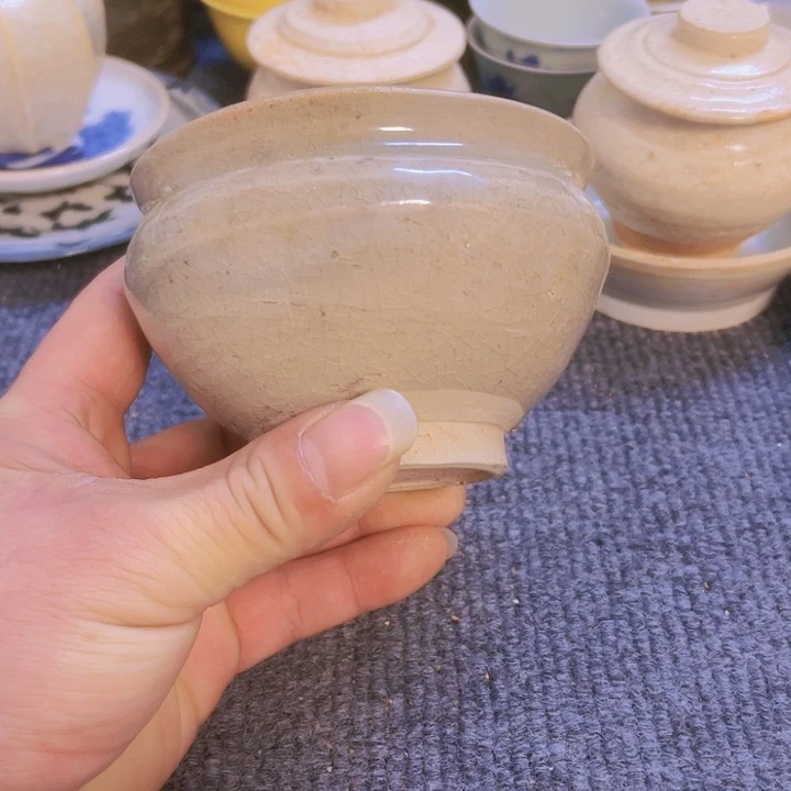 瓶虎*青瓷釉纹饰小罐一个