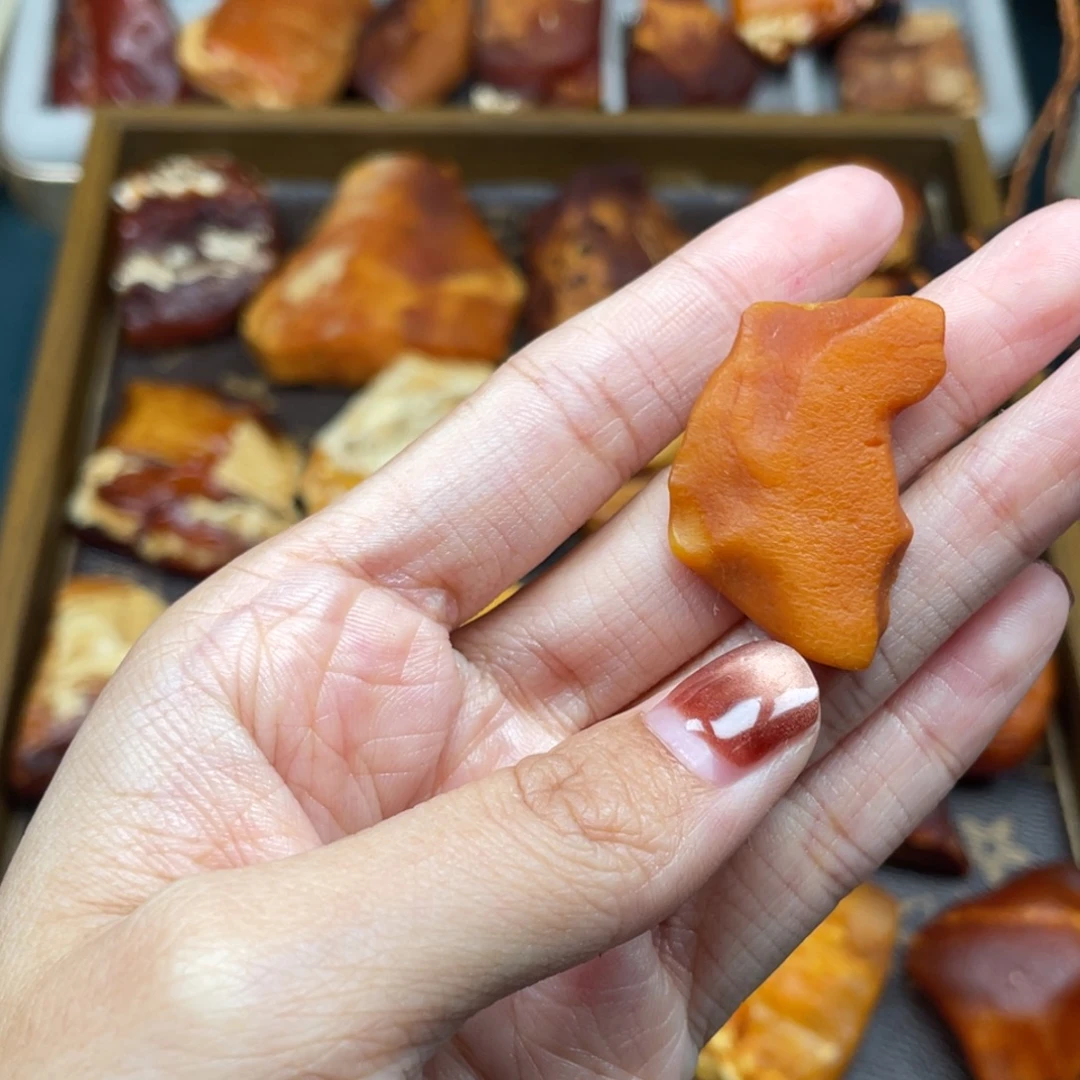 琥珀未镶嵌珠宝奇石