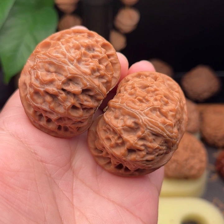 普***。文玩核桃把件宫灯